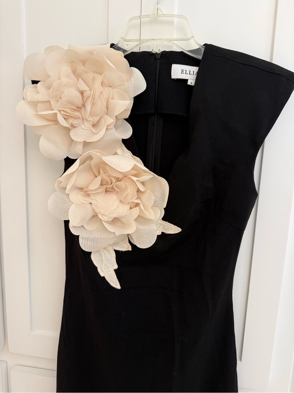 Elliatt Black Sheath Dress with Cream Floral Appliqué - Picture 3 of 9